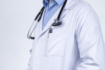 cum a ajuns un medic din tulcea specializat in oncologie si hematologie pediatrica sa lucreze in constructii ca muncitor necalificat 6a85562f0e644