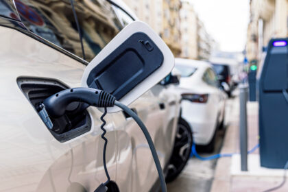 cum afecteaza canicula bateria masinilor electrice ce se poate intampla daca automobilul ramane ore intregi in soare 6a74087d4faff