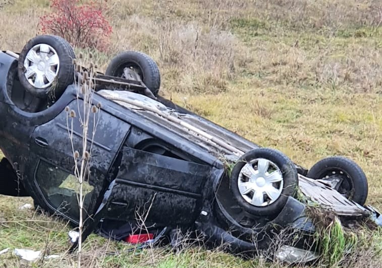 detalii incredibile de la accidentul din pecineaga au fost urmariri ca n filme si masini rasturnate autospeciala de politie a luat foc 6a86bad1a3d7d