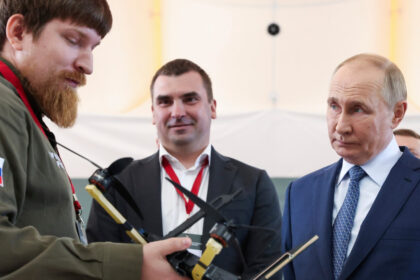 directorul unei fabrici de drone din rusia ranit grav in explozia unei masini la ekaterinburg medicii lupta pentru a i salva viata 6a73439e6e61f