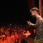 distractie la inaltime la big little festival un dj pune muzica de pe acoperis 6a84166915f8e