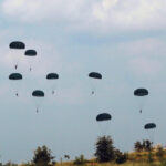 doi militari din fortele pentru operatii speciale raniti in timpul unui exercitiu de parasutare ce s a petrecut dupa saltul din avion 6a906470c9b10