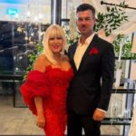 elena udrea aparitie spectaculoasa in rolul de nasa imagini cu rochia rosie cu trena aleasa pentru marele eveniment 6a8b16fda1163