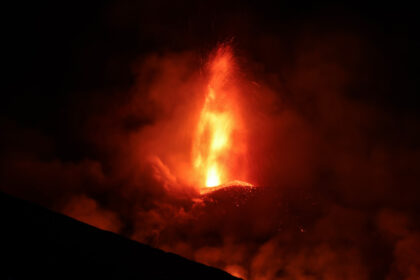 etna a erupt din nou restrictii pe aeroportul din catania iar mai multe zboruri au fost deviate 6a75a44b408e7