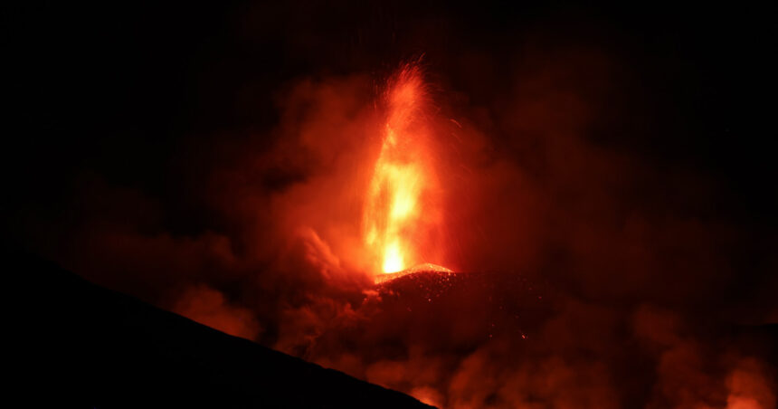 etna a erupt din nou restrictii pe aeroportul din catania iar mai multe zboruri au fost deviate 6a75a44b408e7