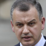 exclusiv eugen tomac presedintele nu va promulga o lege prin care sa fie diminuate veniturile salariale pentru cei din educatie si sanatate 6a82deb408b4c