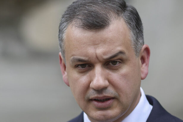 exclusiv eugen tomac presedintele nu va promulga o lege prin care sa fie diminuate veniturile salariale pentru cei din educatie si sanatate 6a82deb408b4c