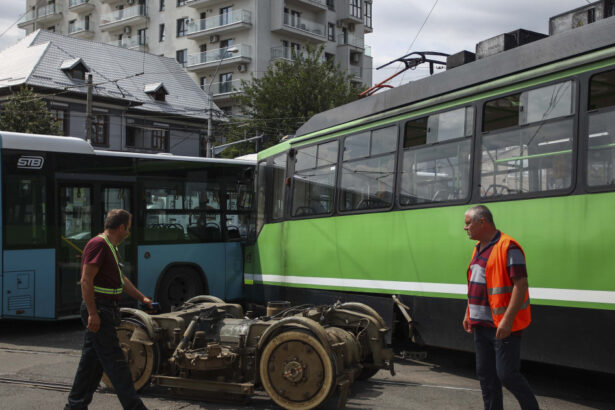 exclusiv sfatul lui titi aur pentru soferi dupa accidentul din medias ce trebuie sa faca daca un autobuz scapat de sub control vine spre ei 6a871f32ca3e1