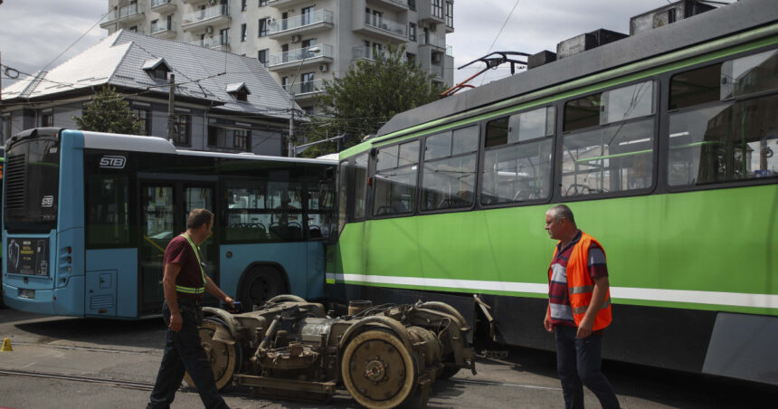 exclusiv sfatul lui titi aur pentru soferi dupa accidentul din medias ce trebuie sa faca daca un autobuz scapat de sub control vine spre ei 6a871f32ca3e1