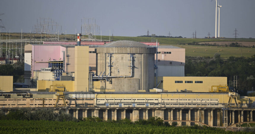exclusiv ultima etapa a operatiunii de salvare a reactorului 2 de la cernavoda cand se vor vedea efectele scufundarii barjelor in dunare 6a771f814f405
