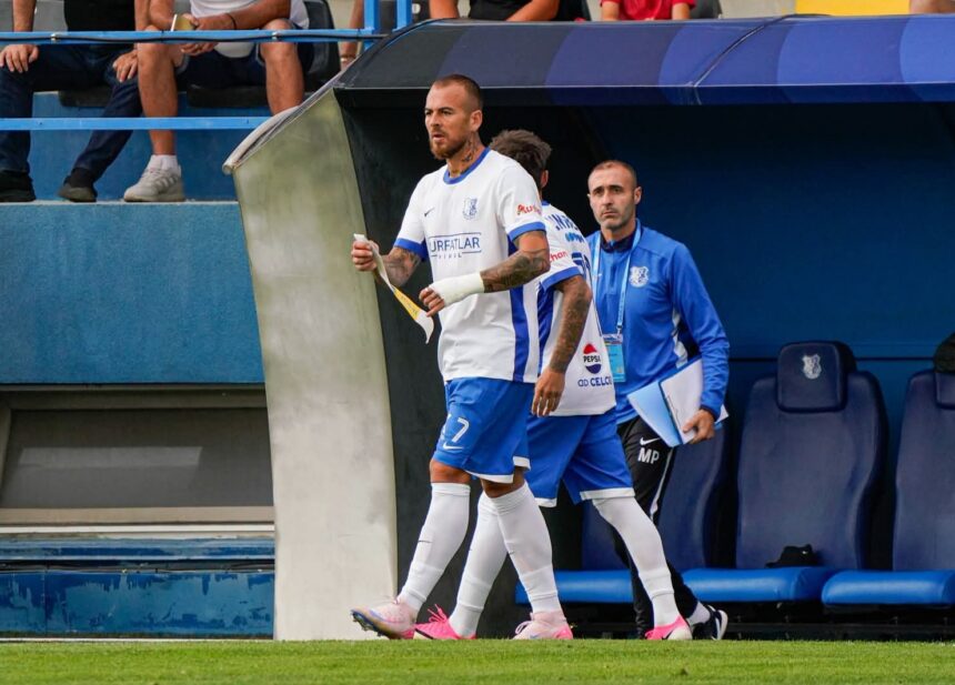 farul constanta joaca impotriva celor de la fc botosani cu un atac ciobit 6a941d726c712
