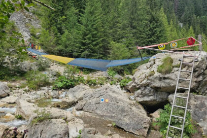 foto accesul catre lacul scropoasa si cascada 7 izvoare din muntii bucegi intrerupt din cauza ruperii unui pod avertismentul salvamont 6a81f92827e49