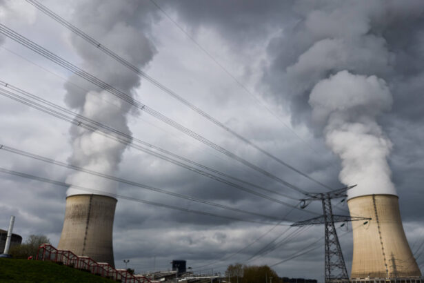 franta a oprit trei reactoare nucleare din cauza scaderii debitelor unor rauri 6a7189a8ebbc4