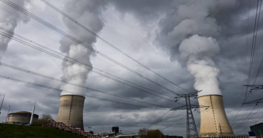 franta a oprit trei reactoare nucleare din cauza scaderii debitelor unor rauri 6a7189a8ebbc4