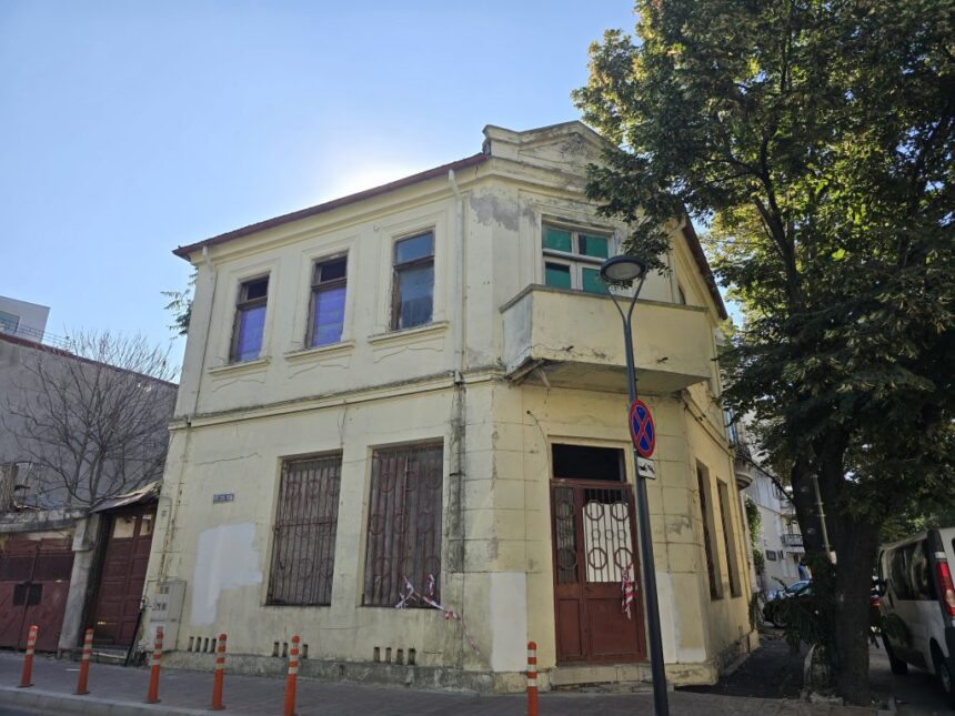 galerie foto o vila din centrul constantei scoasa la vanzare de proprietari cjc voteaza dreptul de preemtiune 6a86bd31ad2d1