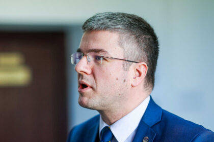 grindeanu minte mult si amesteca foarte mult subiectele ce ii reproseaza irineu darau presedintelui psd 6a71bfae7d2e7