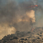 incendii pe insula greceasca salamina doi morti sute de oameni evacuati vantul puternic contribuie la extinderea rapida a focurilor 6a81f1d00c3fb