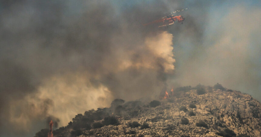 incendii pe insula greceasca salamina doi morti sute de oameni evacuati vantul puternic contribuie la extinderea rapida a focurilor 6a81f1d00c3fb
