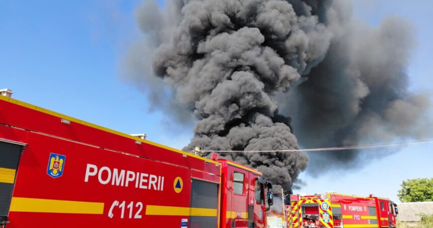 incendiu puternic la o hala de deseuri din prahova degajari mari de fum a fost emis mesaj ro alert 6a8312421f84d