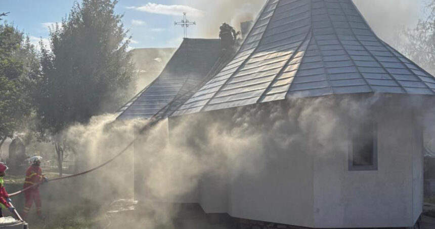 incendiu puternic la o manastire din suceava focul risca sa se extinda si la cladirile din jur 6a83194852283