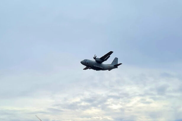 incidente cu parasutisti la buzau un militar a suferit o fractura iar altul a ramas agatat cu parasuta de avion 6a72e84683499