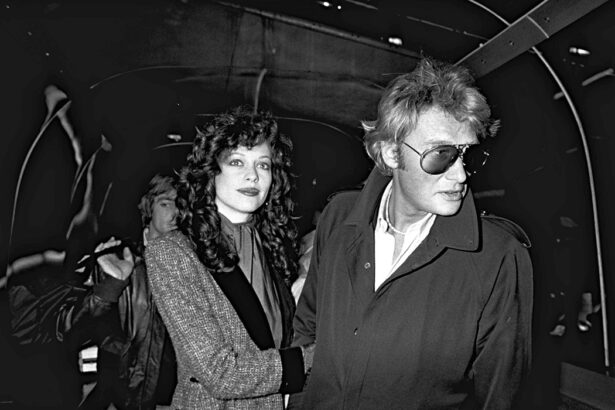 jandarmerita elizabeth a fost casatorita doua luni cu johnny hallyday am aflat ca ma insela din reviste 6a7ea5d042a9f