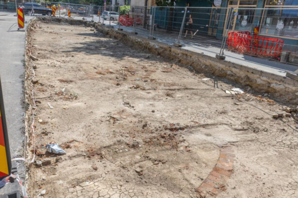 lucrarile de modernizare la o linie de tramvai din capitala au fost oprite dupa descoperirea unor posibile vestigii arheologice 6a90227f808dd