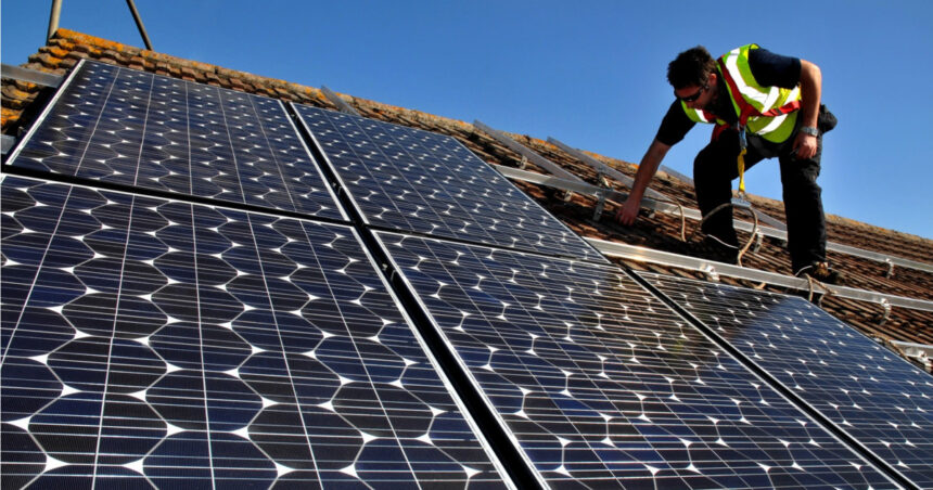 ministerul mediului lanseaza in consultare publica programul pentru baterii la fotovoltaice ce reguli sunt cine primeste finantare 6a848df31eb97