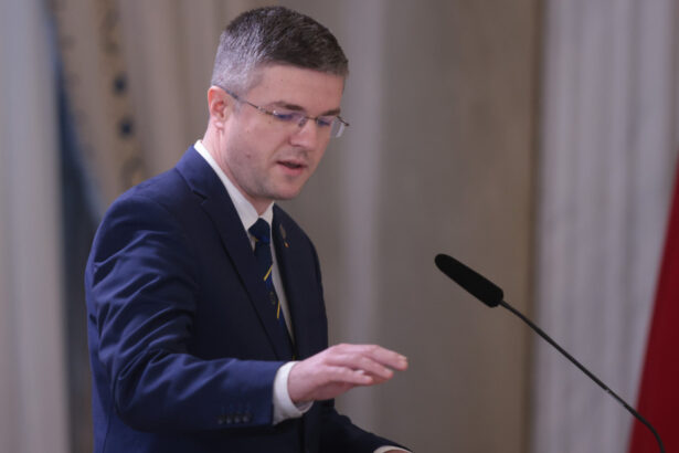 ministrul economiei cere o abordare ca in mediul privat la romarm darau toata lumea si ar dori astazi sa faca drone 6a9186bab06f8