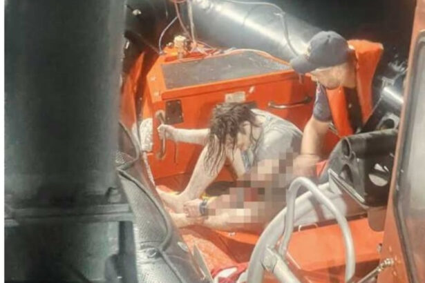 o nava a luat foc si s a scufundat in marea neagra 12 oameni au fost salvati nicusor dan a fost lovita 6a9091f45536e