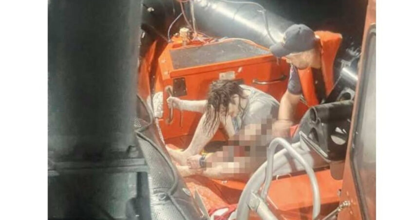 o nava a luat foc si s a scufundat in marea neagra 12 oameni au fost salvati nicusor dan a fost lovita 6a9091f45536e