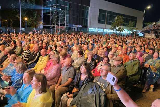 ploaia a intrerupt cea de a doua seara a festivalului mamaia dar concursul continua spectacolul traditia ne uneste a fost reprogramat 6a91494c9f1d6