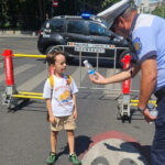 politistii locali din bucuresti au distribuit oamenilor sticle cu apa pe strada indemnul autoritatilor pentru locuitorii capitalei 6a8af08bf3bf7