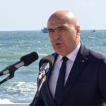 premierul interimar huiduit la constanta de ziua marinei aplaudati marinarii bolojan acasa 6a801ec48ab8f