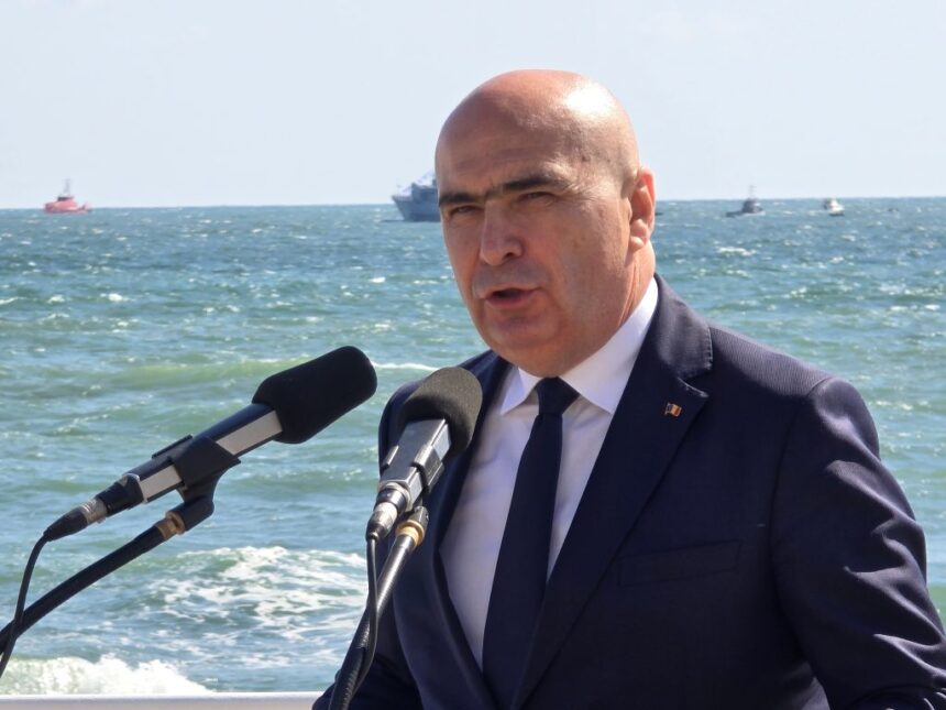 premierul interimar huiduit la constanta de ziua marinei aplaudati marinarii bolojan acasa 6a801ec48ab8f