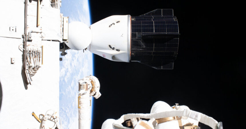 probleme la capsula dragon inainte de lansare nasa si spacex amana misiunea crew 13 spre statia spatiala internationala 6a95d7f23dcbc