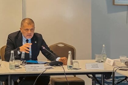 semnatura tradarii pentru constanteni senatorul cosa pnl ofera super puteri serviciilor de informatii si sustine legea ilegala care transforma cetatenii in tinte de supraveghere 6a71b877683d1