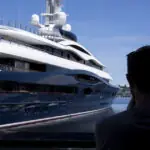 superiahtul lui mark zuckerberg in valoare de 300 de milioane de dolari a refuzat sa ajute o mica ambarcatiune care a emis un sos 6a79984dd4ce4
