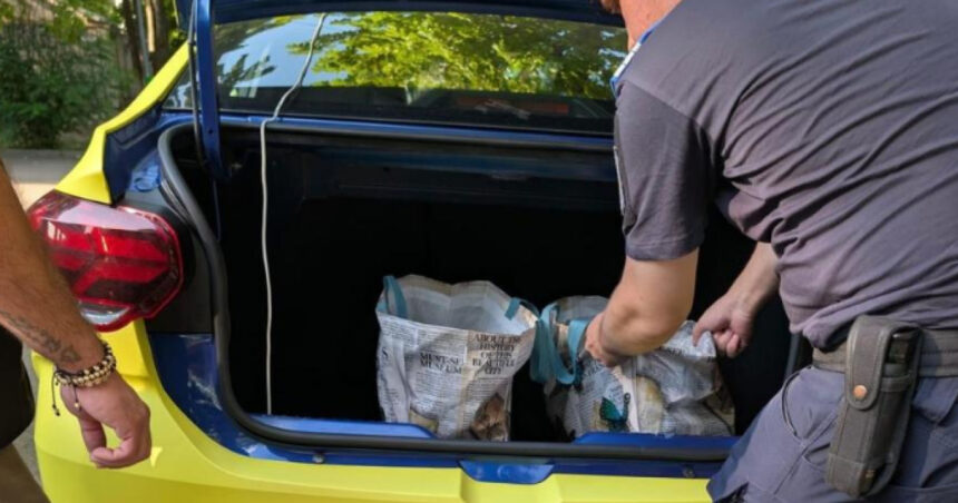 taximetrist din bucuresti prins in timp ce vindea materiale pirotehnice suporterilor israelieni pentru meciul de la ploiesti 6a7397fedd89e