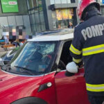 un copil de un an si cinci luni a ramas blocat intr o masina in parcarea unui mall din alba iulia a fost scos de pompieri 6a8b4199a758d
