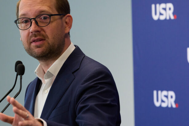usr a convocat un comitet politic pentru sustinerea liderului partidului dominic fritz nu aplec capul in fata acestor borfasi 6a84687499fa4