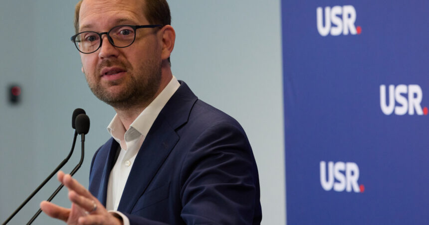 usr a convocat un comitet politic pentru sustinerea liderului partidului dominic fritz nu aplec capul in fata acestor borfasi 6a84687499fa4