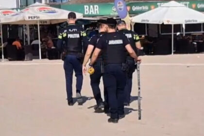 video alerta pe litoral posibil fragment de drona descoperit in eforie nord obiectul a fost scos din mare de un turist 6a92ac0314eb4