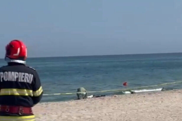 video alerta pe o plaja din mamaia dupa ce a fost observat un obiect suspect isu si politia au izolat perimetrul 6a734aa5b27dc