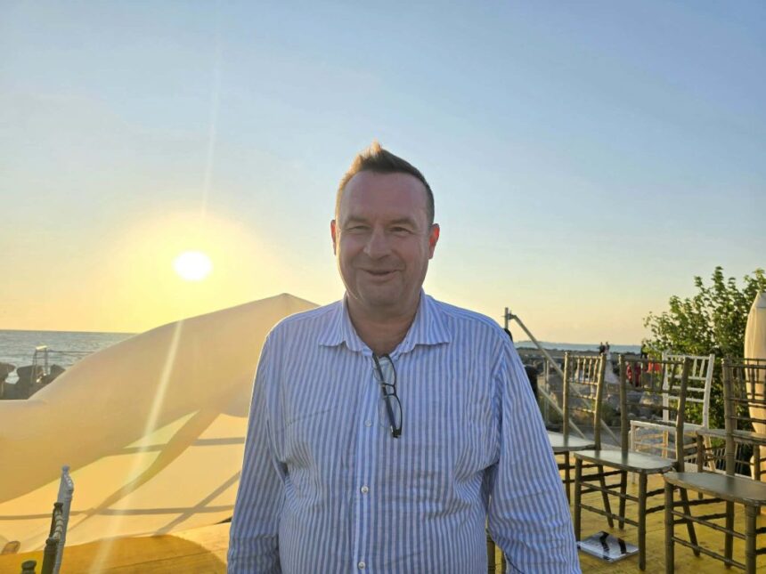 video ambasadorul slovaciei in romania peter hatiar a venit la constanta special pentru concertul madrigal pe plaja 6a80258f69207