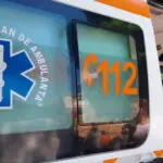 video ambulanta atacata cu topoarele intr o comuna din cluj dupa ce intr un clip pe tiktok s a afirmat ca fura copii soferul a fost ranit 6a78669c2111e