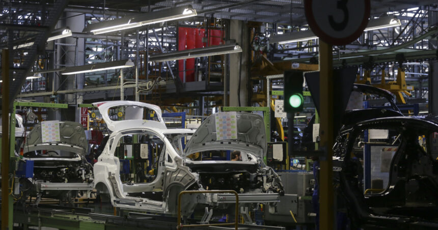 video dacia si ford au devansat perioada pentru lucrari de mentenanta in august daraban acue nu vorbim de o interventie nedorita 6a72d6789c5f3