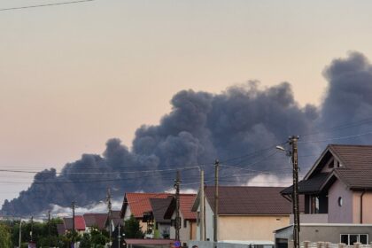 video foto incendiu violent la un centru de colectare de la iesirea din lumina spre navodari 6a7caaf28a806