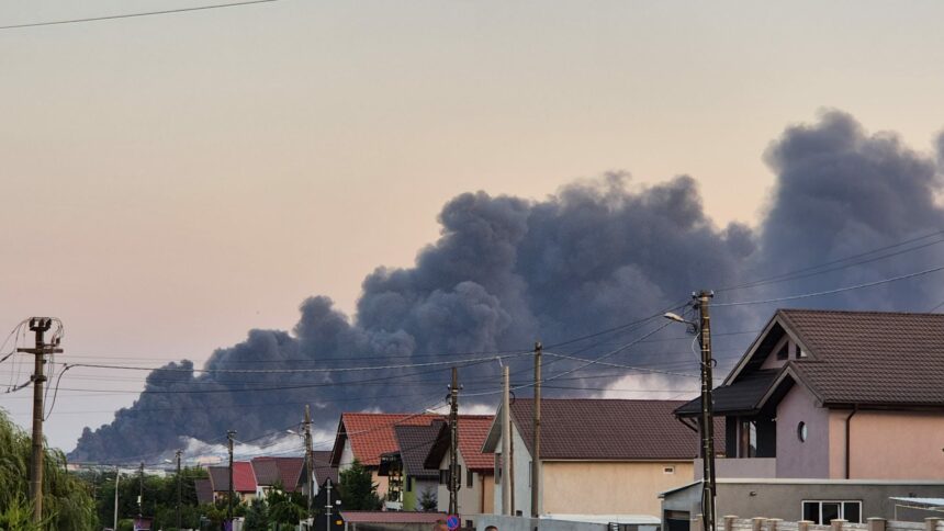 video foto incendiu violent la un centru de colectare de la iesirea din lumina spre navodari 6a7caaf28a806
