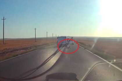 video imagini socante un copil a cazut dintr o masina aflata in mers in tulcea trecea un tir 6a7ad88a7bb5b